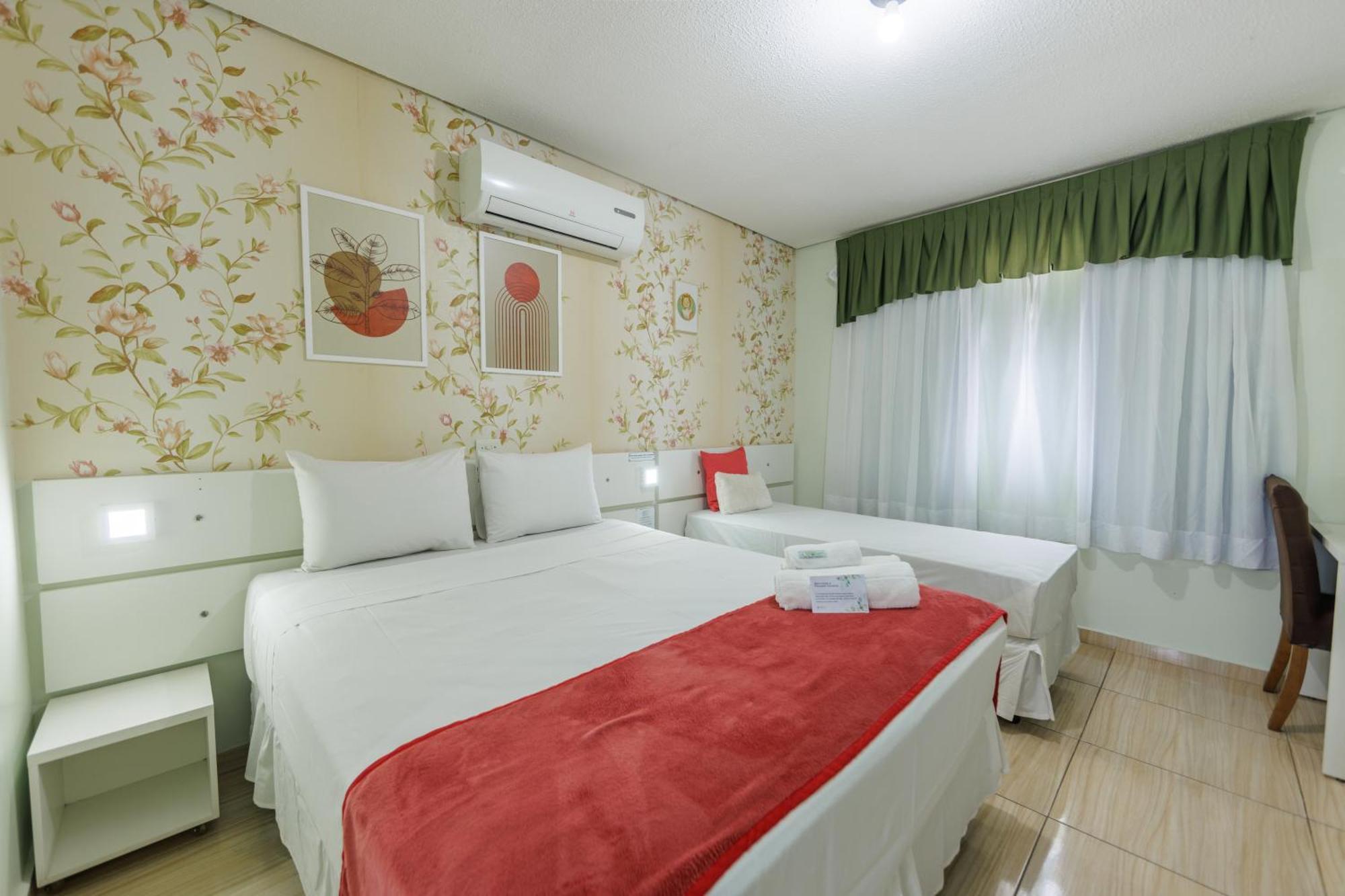 Hotel E Pousada Caroline Foz do Iguaçu Buitenkant foto